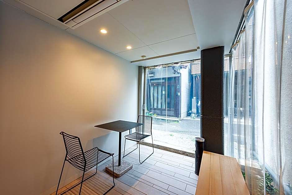 plat hostel keikyu asakusa station