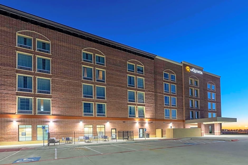  La Quinta Inn & Suites by Wyndham Dallas - Frisco Stadium