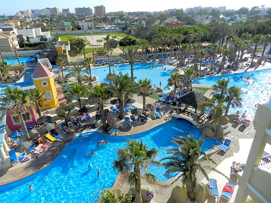 Mediterraneo Bay Hotel & Resort