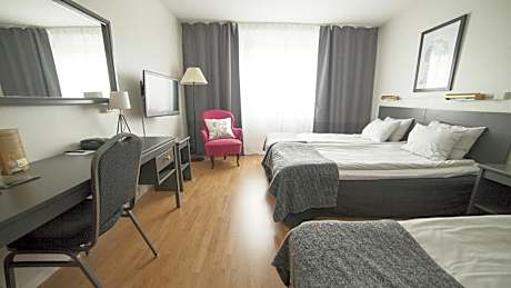 Triple Room with Three Single Beds - Non-Smoking