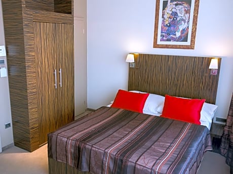 Double or Twin Room with Terrace