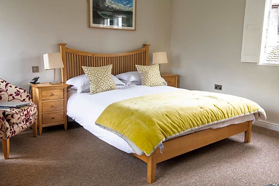 Wheelwrights Arms Country Inn & Pub