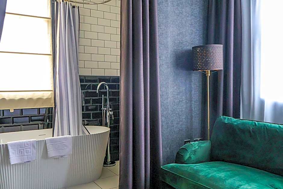 24 Catharine Street Hotel