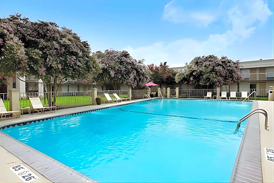 Iberia House & Suites