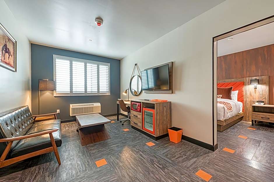 Hotel Lexen Newhall & Santa Clarita - Near Six Flags Magic Mountain