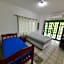 Flor Casa 2 dorms com ar, churrasqueira, cond fech, piscina