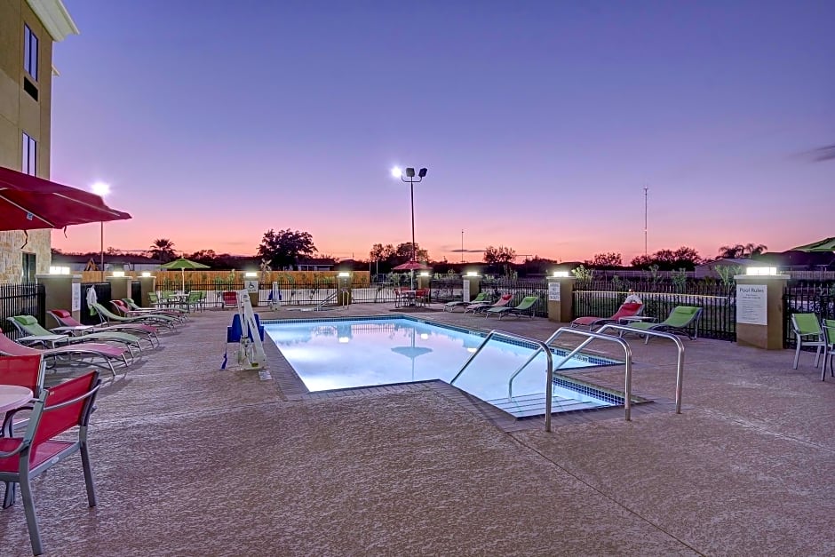 Holiday Inn Express Carrizo Springs