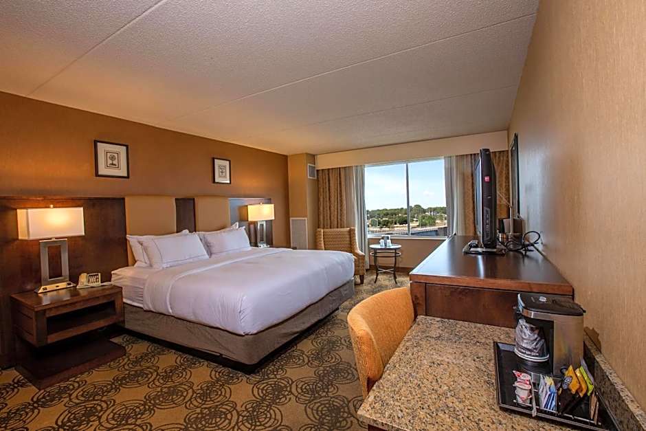 DoubleTree By Hilton Bay City Riverfront