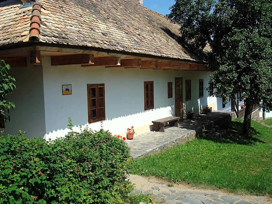 Hollóköves Vendégházak