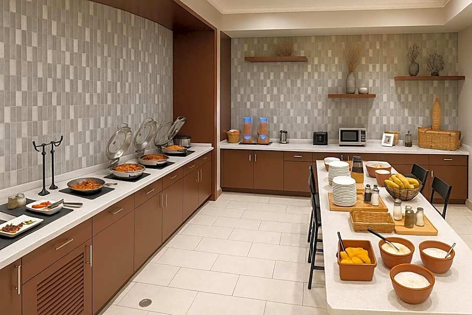 DoubleTree by Hilton St. Louis Forest Park