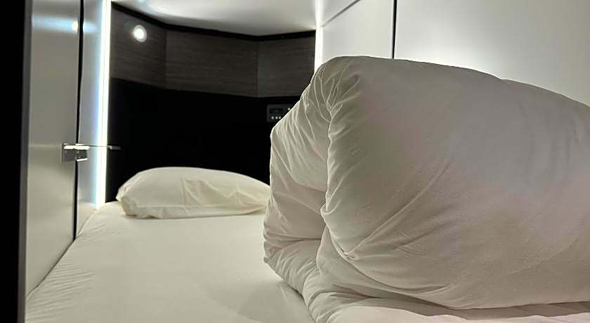 Capsule Hotel Suzumoriya 