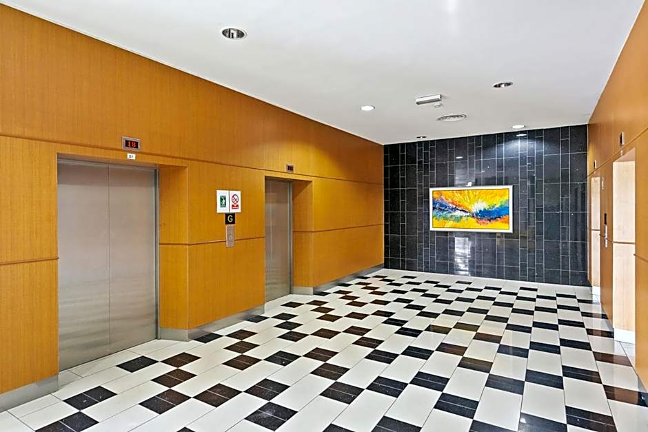 Puchong Skypod Residence, 1-5 pax with Balcony Unit, Walking Distance to IOI Mall, 10min Drive to Sunway