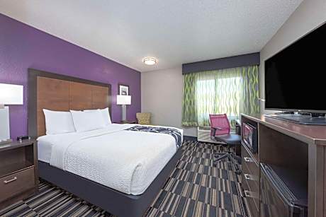 1 Queen Bed Non-Smoking