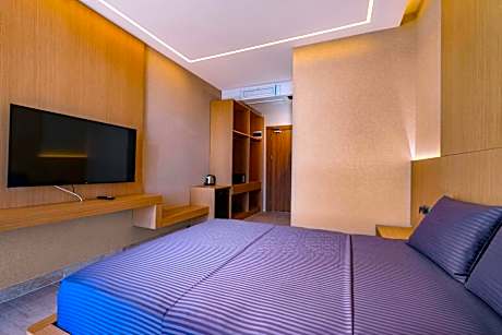 Deluxe Double Room with Balcony and Sea View