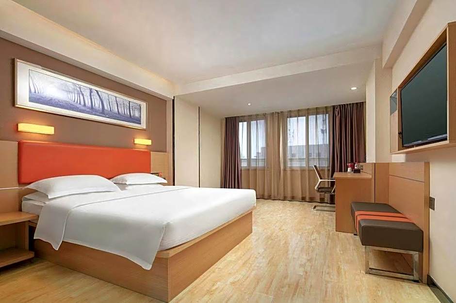 7 Days Premium Changsha Wuyi Plaza Metro Station