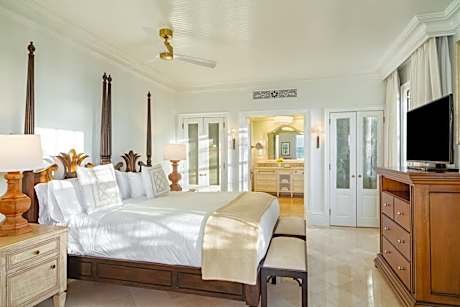 Oceanfront Deluxe Three-Bedroom Suite