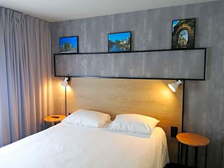 Standard Room with One Double Bed and One Single Bed