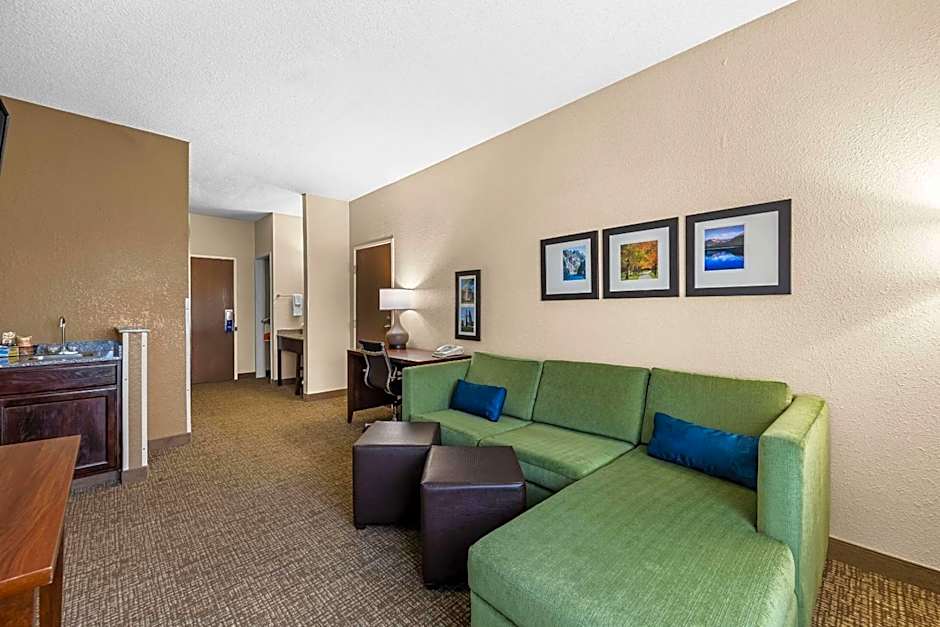 Comfort Inn & Suites Pueblo