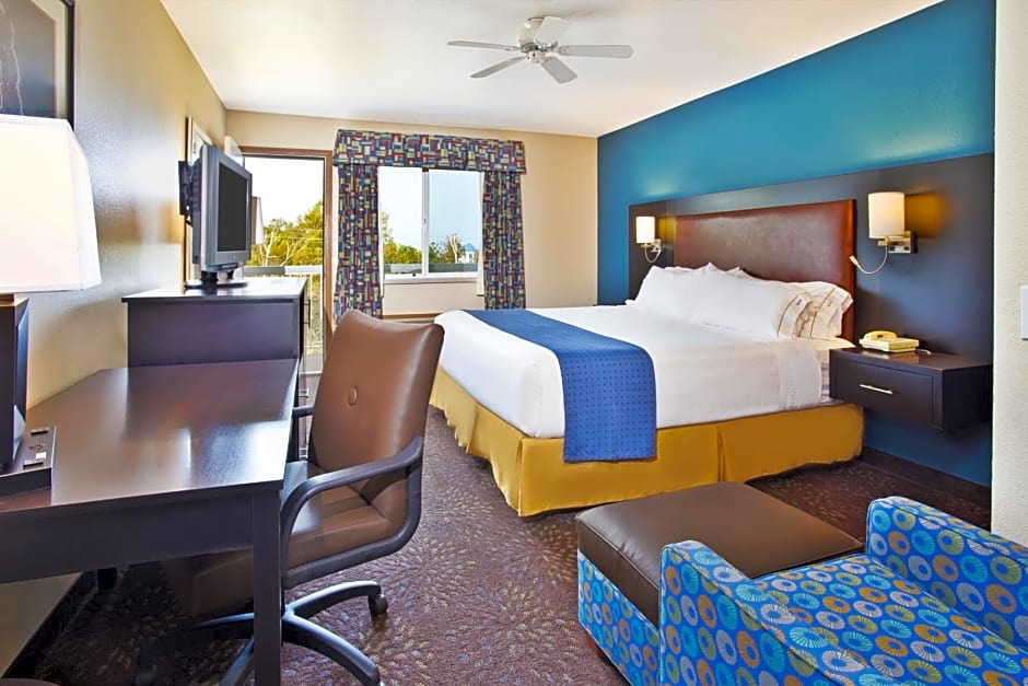 Holiday Inn Express Mackinaw City