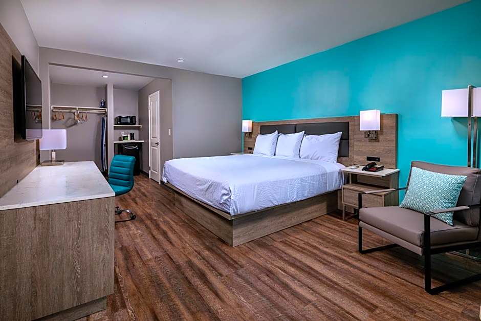 Travelodge by Wyndham LAX South