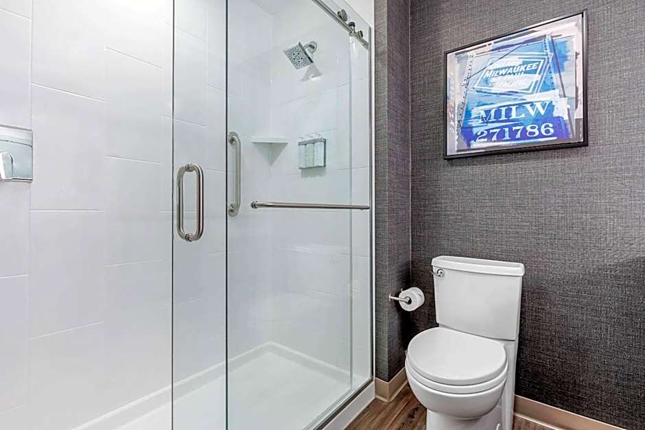 Cambria Hotel Milwaukee Downtown