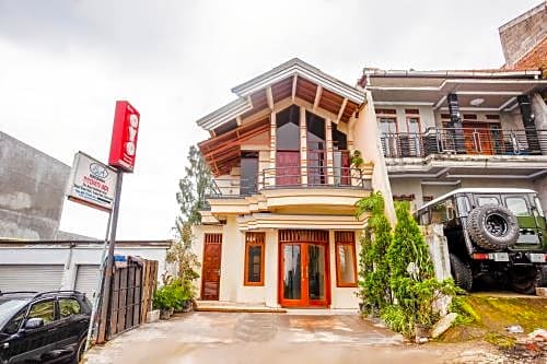 OYO 3004 Penginapan Bromo Adi