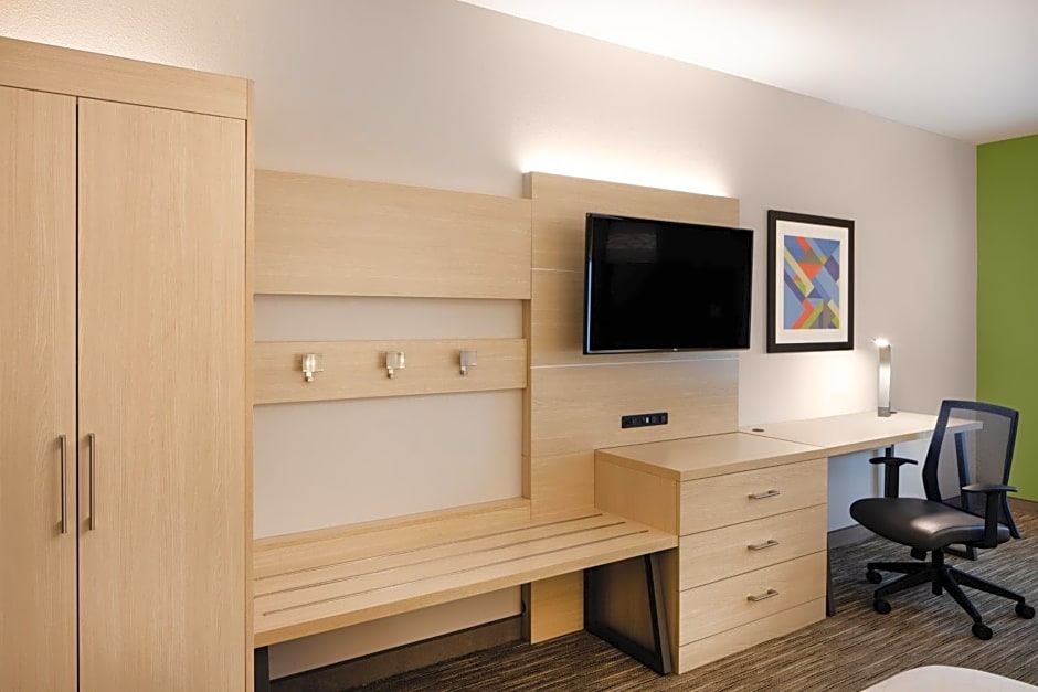 Holiday Inn Express & Suites Ft Myers Beach-Sanibel Gateway By IHG