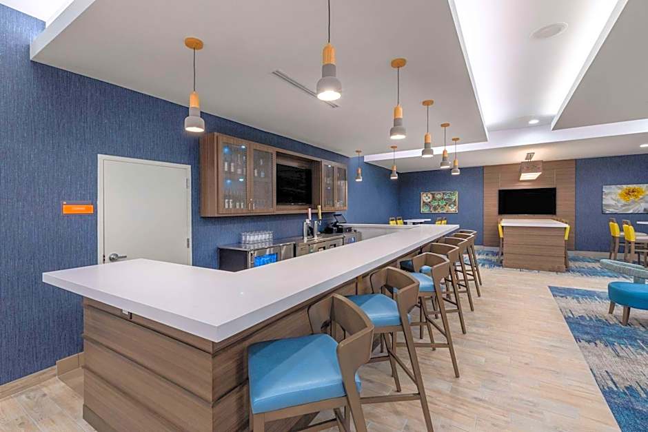 La Quinta Inn & Suites by Wyndham Round Rock near Kalahari