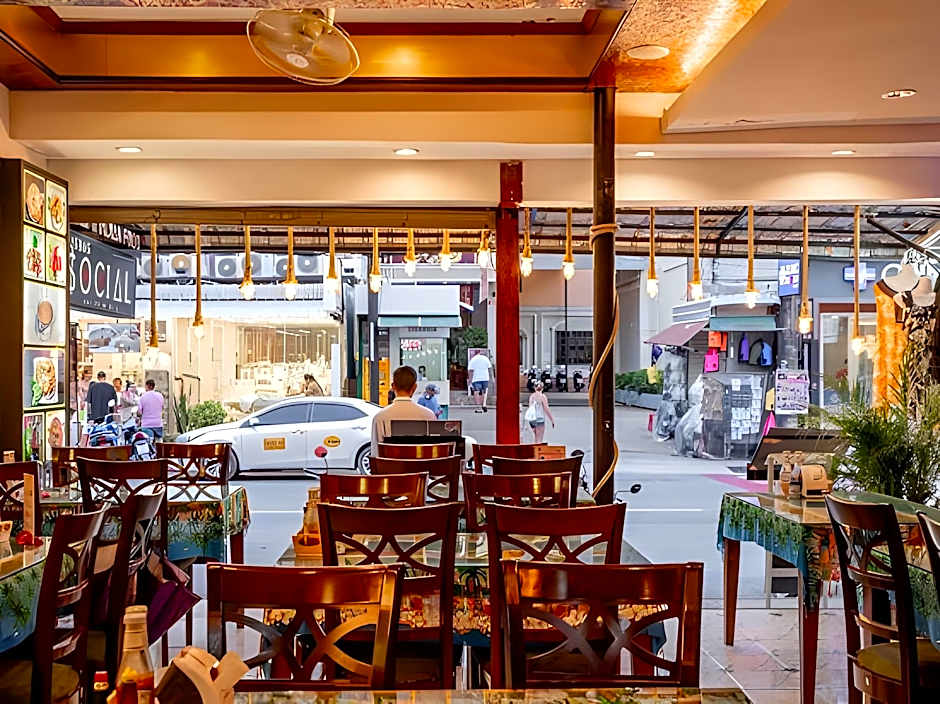 Patong Social Hotel and Restaurant