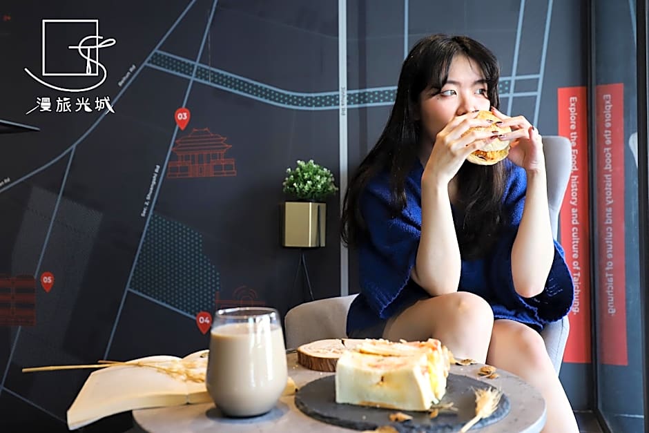 Slow Town Hotel - Glowing