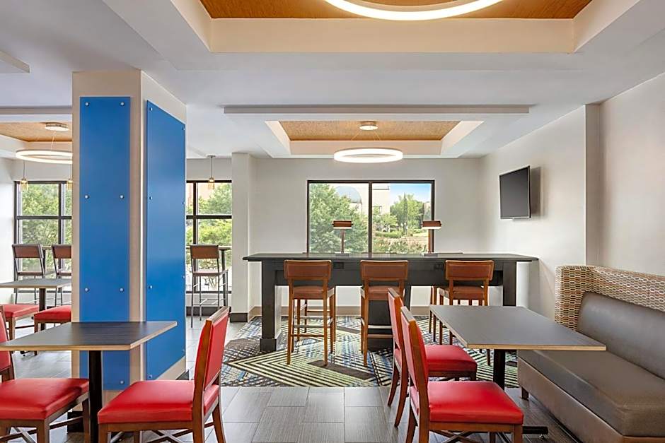 Holiday Inn Express & Suites Greenville-Downtown by IHG