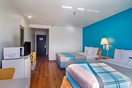 2 QUEEN BEDS | MOBILITY ACCESSIBLE NON-SMOKING