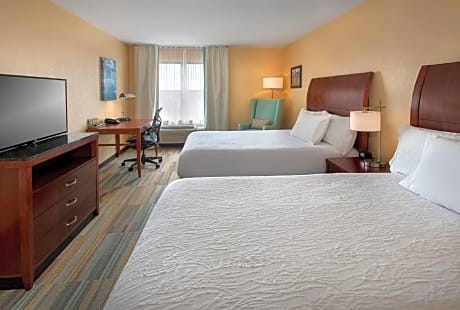 2 Queen Accessible Room Roll In Shower