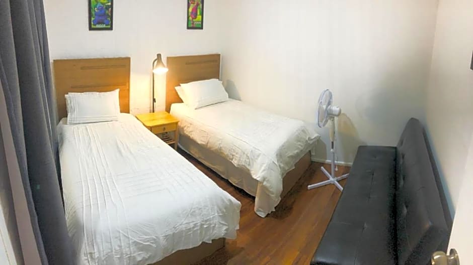 Low price clean linen and free stuff No 2 plenty of on street parking G1