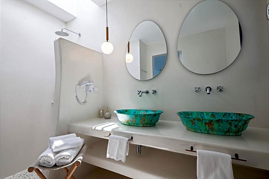 Myconian Theros Luxury Suites