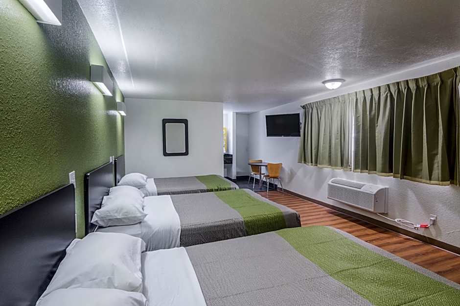 Motel 6-Childress, TX