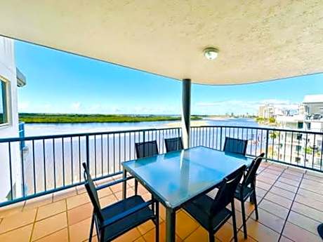 2 Bedroom River view (1Q2S)
