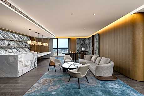 Deluxe Suite, Executive lounge access, 1 Bedroom Suite, 1 King, Ocean view