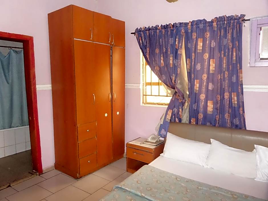 Aneio Hotel