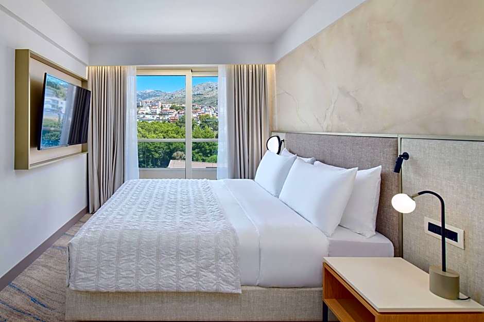 Le Meridien Lav Split
