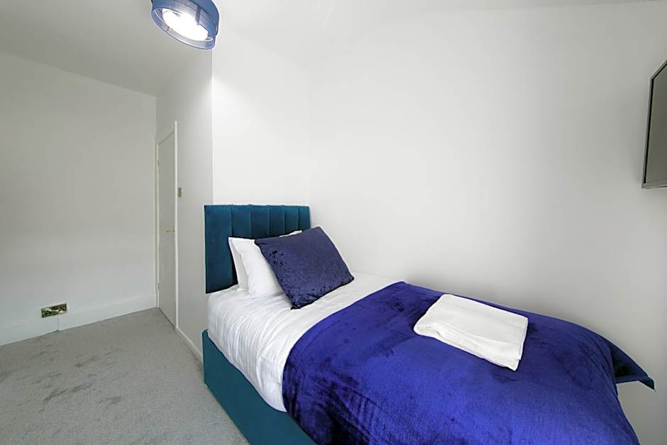 The New Apollo Hotel