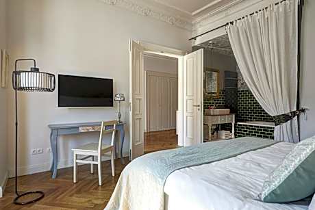 One-Bedroom Apartment with Balcony - 2B