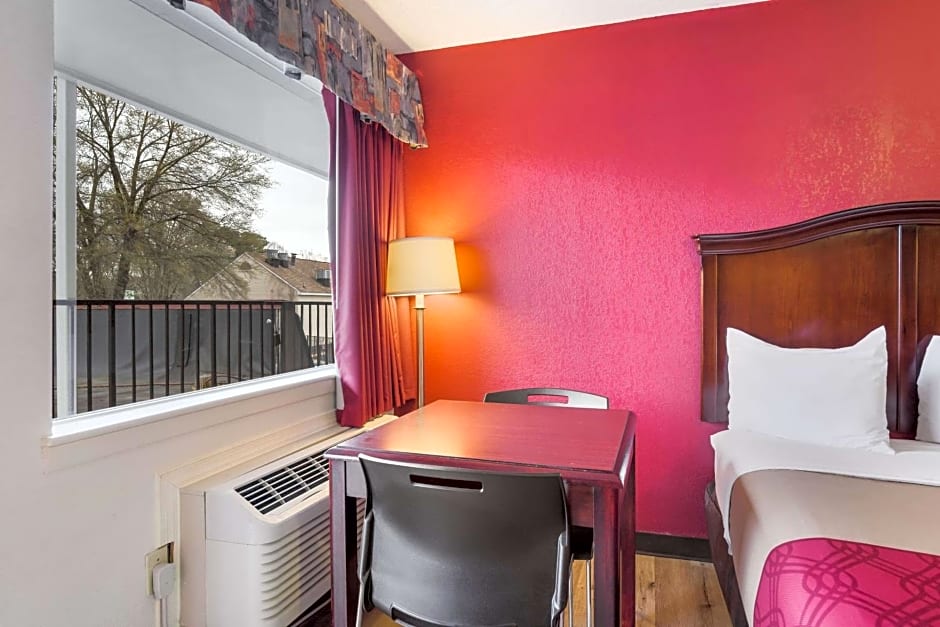 Econo Lodge Parkway/Historic Area