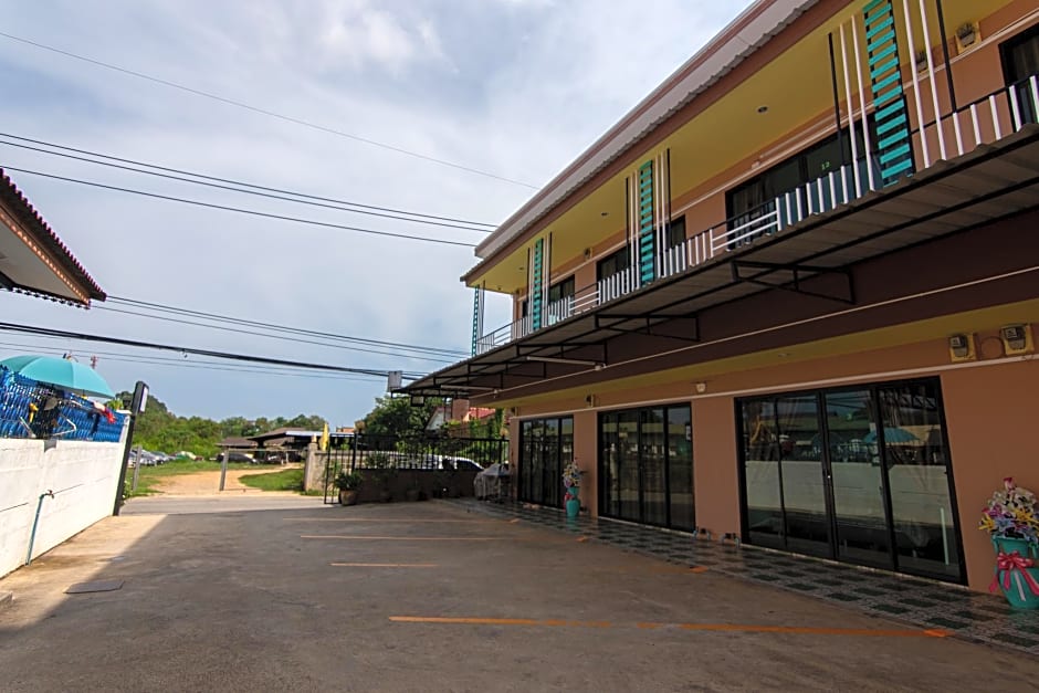 Brown Home Sattahip @ 19