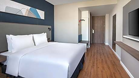 Family Room with Garden View