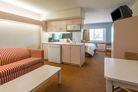 1 Queen Bed Suite Non-Smoking