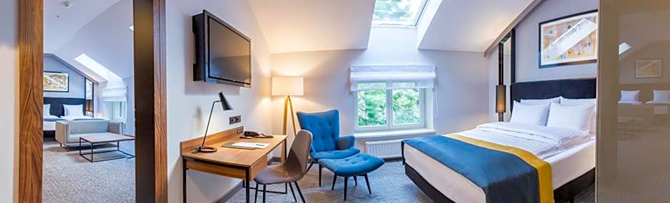 Grand Ascot Hotel