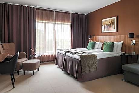 Superior Triple Room with King Bed - Non-Smoking