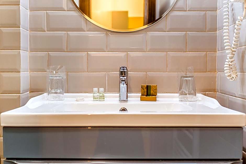 CASA CHITIC - HOTEL & RESTAURANT- Str Nicolae Balcescu 13