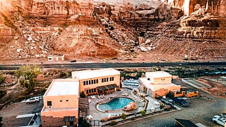 Bluff Dwellings Resort